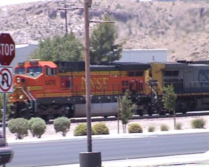 Eisenbahn Santa Fe mit 104 Güterwaggons
